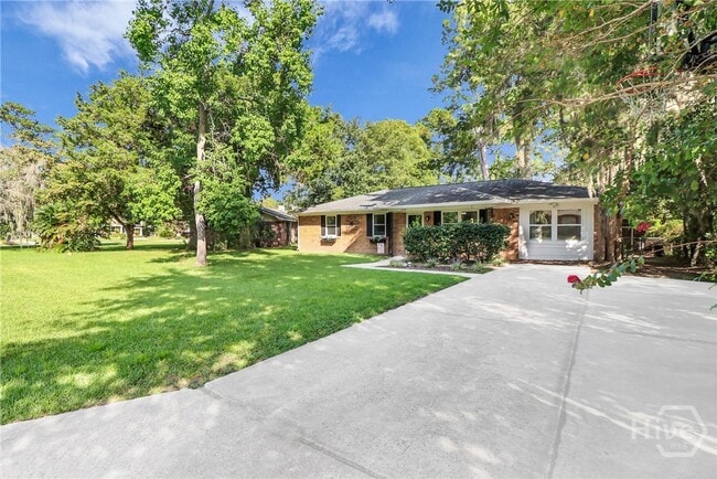Building Photo - 125 Nassau Dr