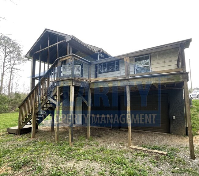 Building Photo - Three bedroom