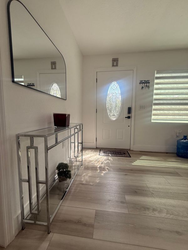 Foto del edificio - 820 N Trebol St