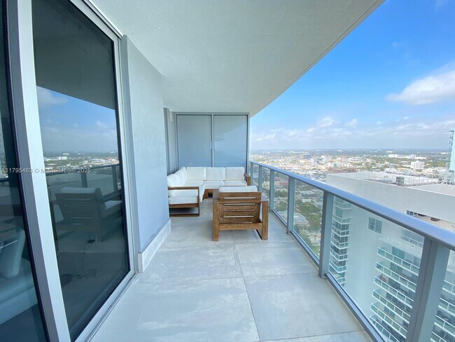 Foto del edificio - 488 NE 18th St