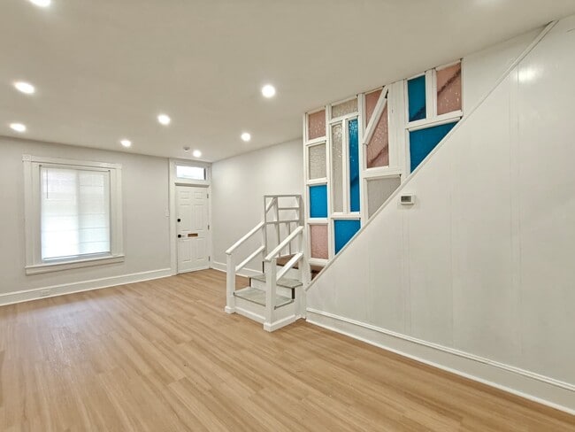 Building Photo - 4441 N Chadwick St