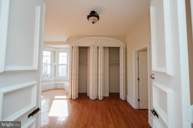 Foto del edificio - 319 Radcliffe St
