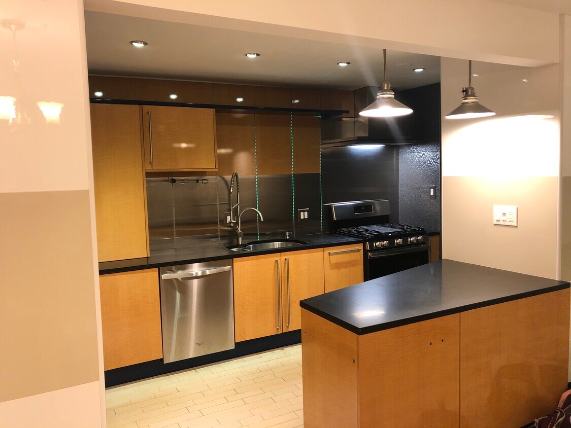 11907 Parklawn Dr Unit 301, North Bethesda, MD 20852 Condo for Rent