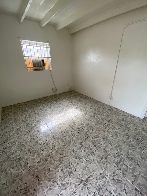 Foto del edificio - 906 NW 15th St