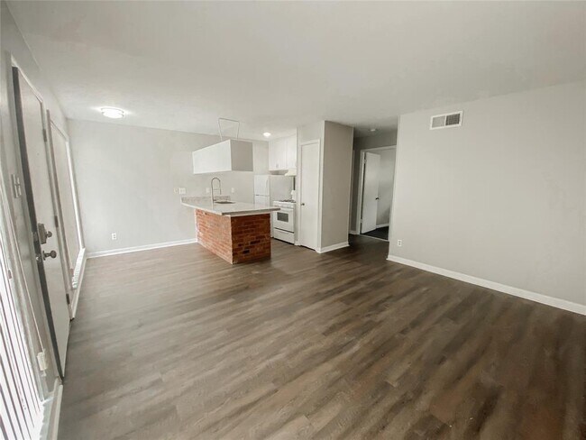 Building Photo - 1309 Blair St