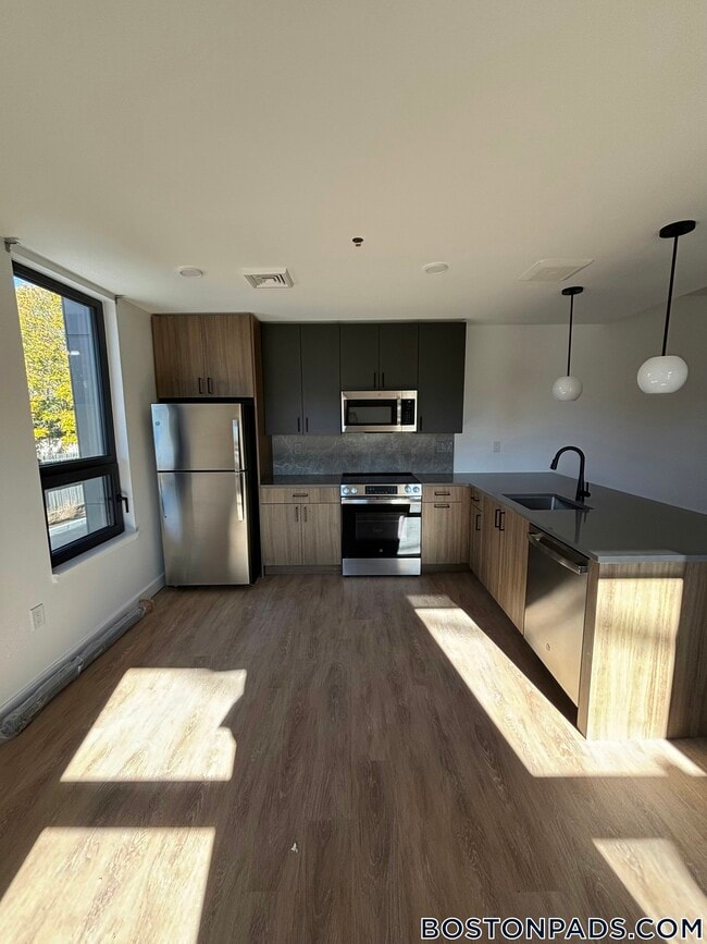 Building Photo - 199 Gardner St