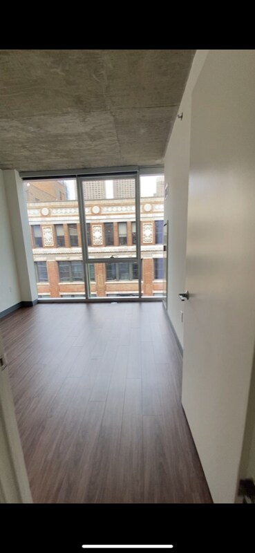 Foto del edificio - 705 W Jackson Blvd