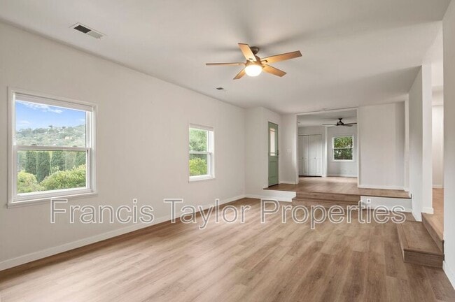 Foto del edificio - 10204 Lake Meadow Ln