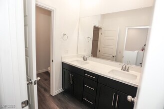 Building Photo - 600 Carriage Hill Dr