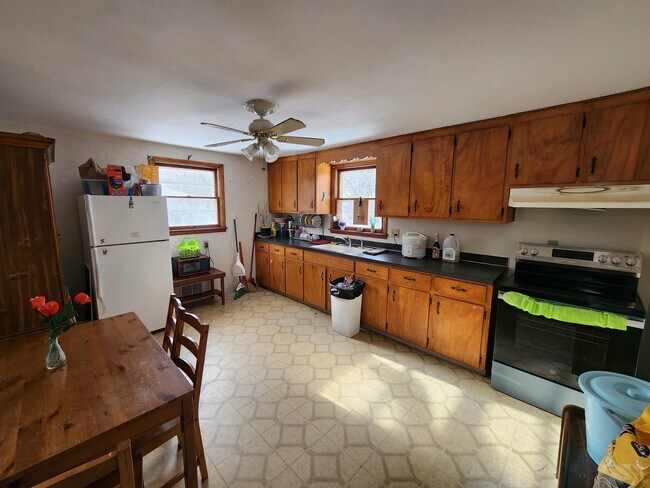 Foto del edificio - 483 Lillian Ave