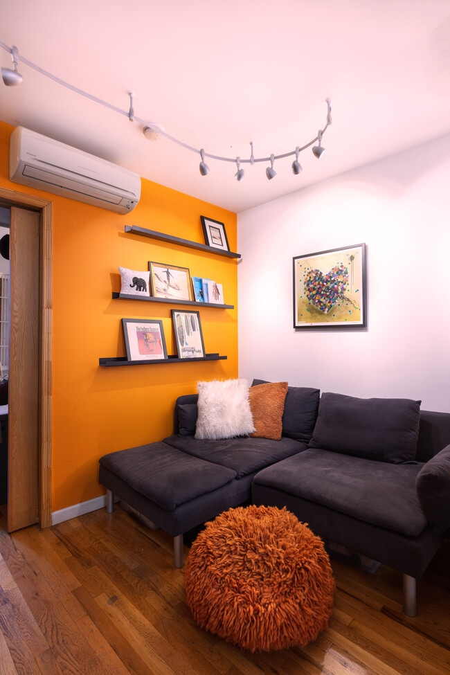Living room - 78 Orchard St