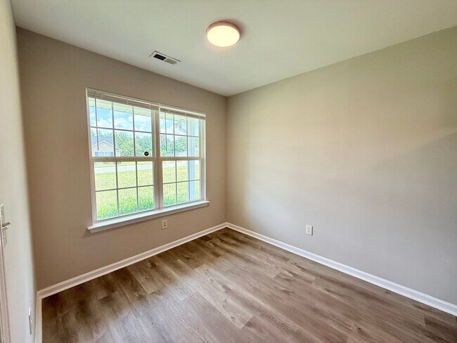 Foto del edificio - 4605 Palm Breeze Ln