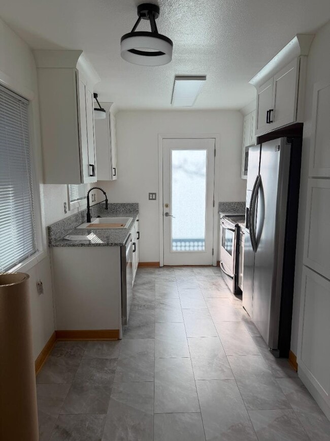 Foto del edificio - 1703 Winchell Ave