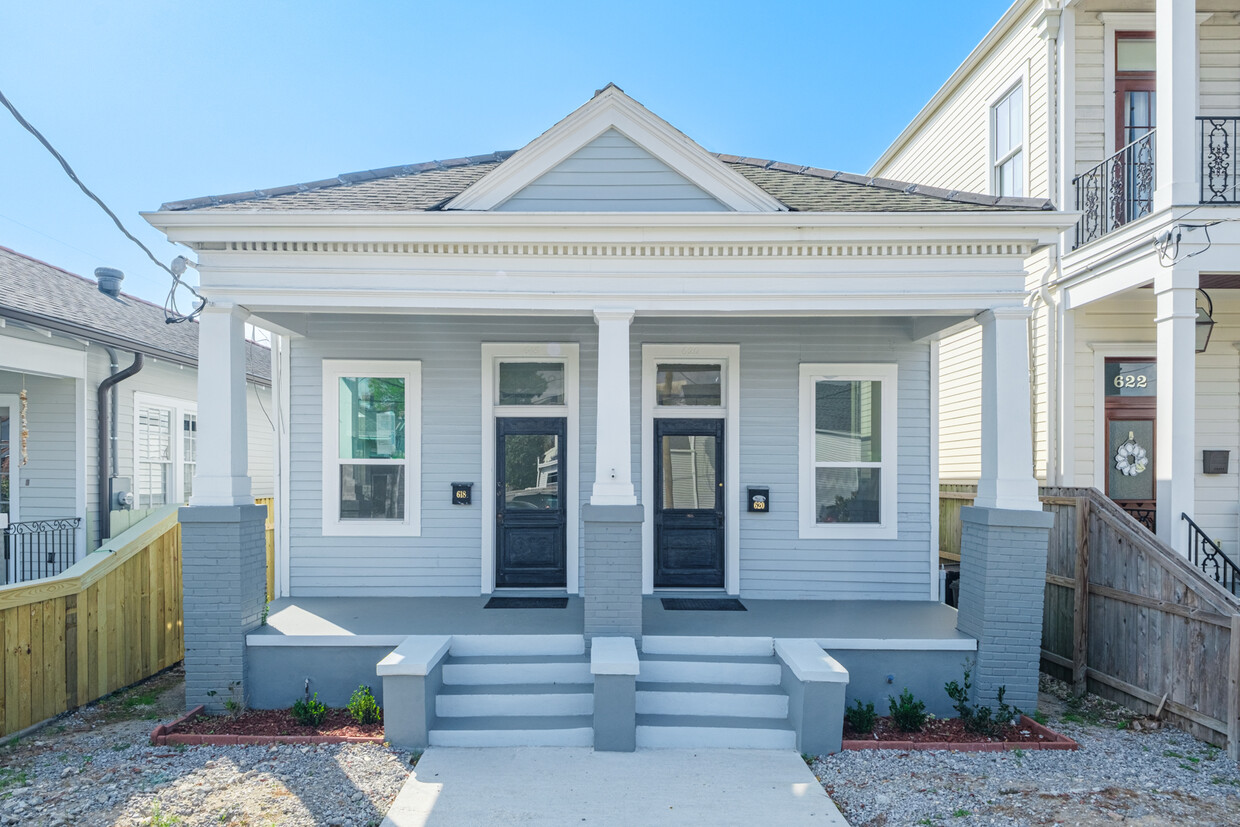 Primary Photo - 618 Valence St