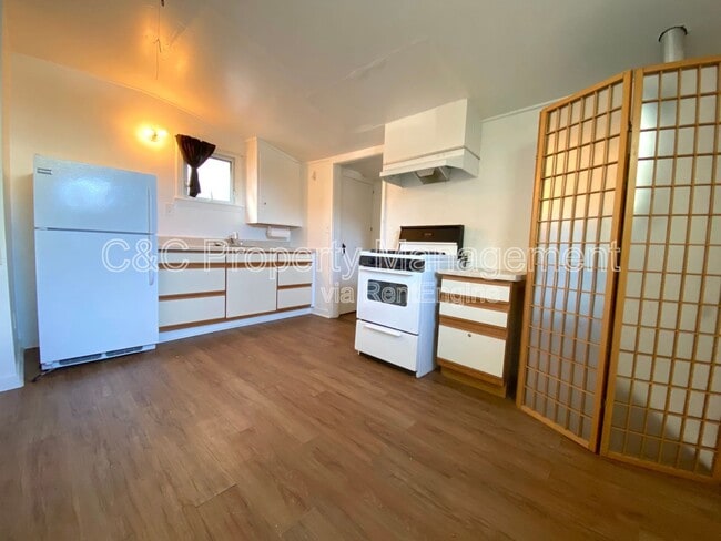 Foto del edificio - 554 Lighthouse Ave