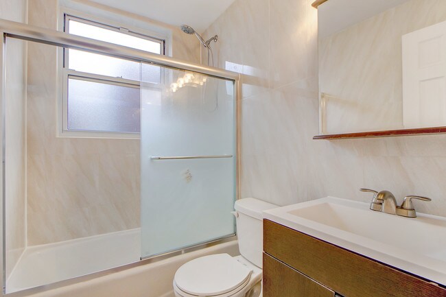 Foto del edificio - 849 E 14th St