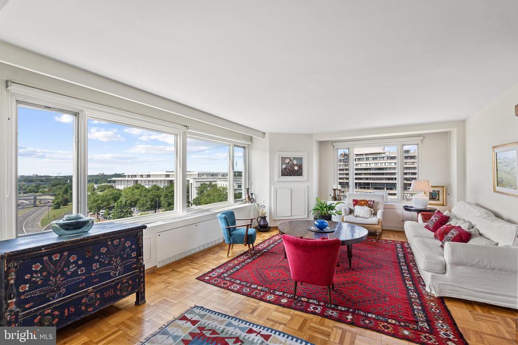 Foto principal - 2475 Virginia Ave NW