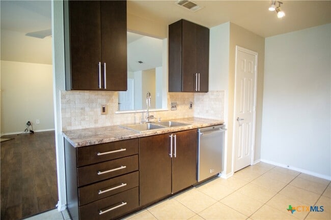Foto del edificio - 1809 Herndon Dr