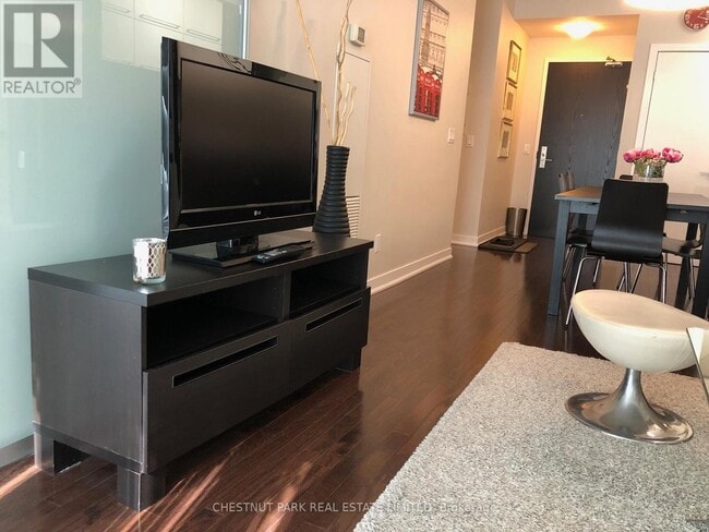 Building Photo - 770 Bay St.