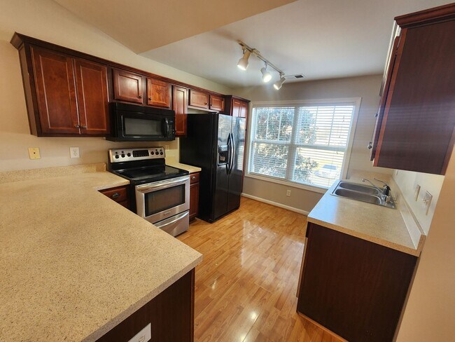 Foto del edificio - 3802 Falcon Crest Dr
