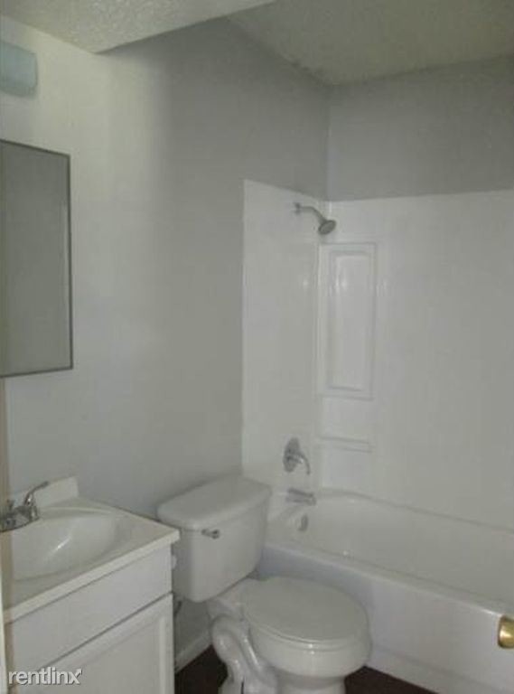 Foto del edificio - 1 br, 1 bath 4plex - 209 Victor St 208 Apt 13