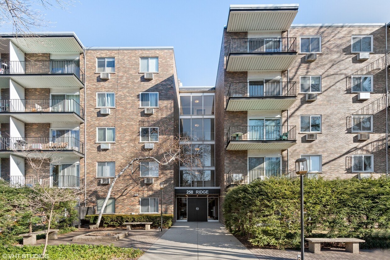 Primary Photo - 250 Ridge Ave