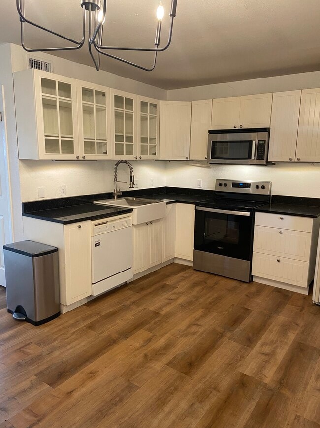 Beautifully remodeled kitchen - 1710 Utah Ave