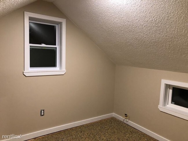 Building Photo - 2 br, 1 bath Townhome - 490 Boston Post Rd