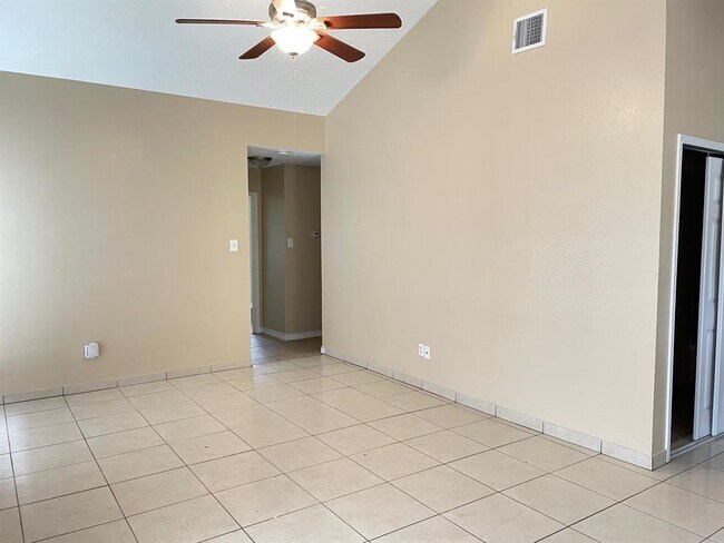 Building Photo - 15807 Beechnut St