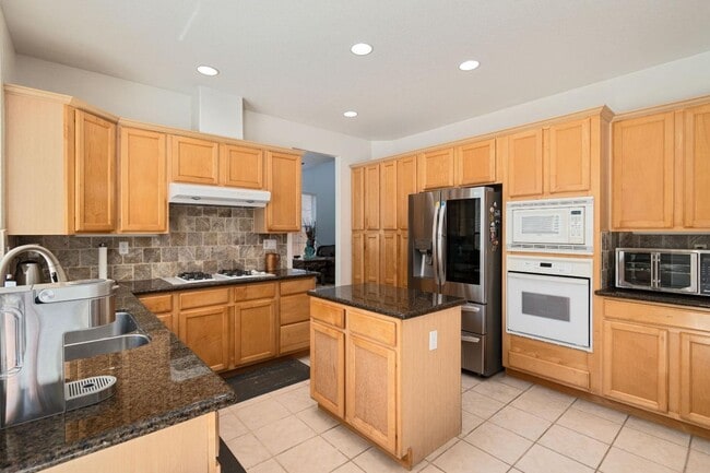 Building Photo - Beautiful Four Bedroom in Folsom