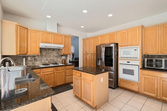 Foto del edificio - Beautiful Four Bedroom in Folsom