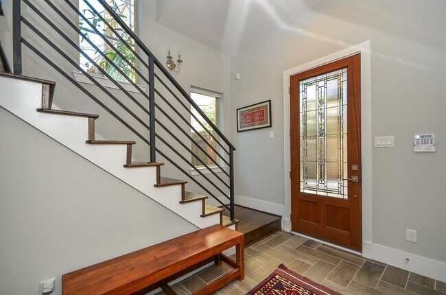 Building Photo - 227 Avondale St