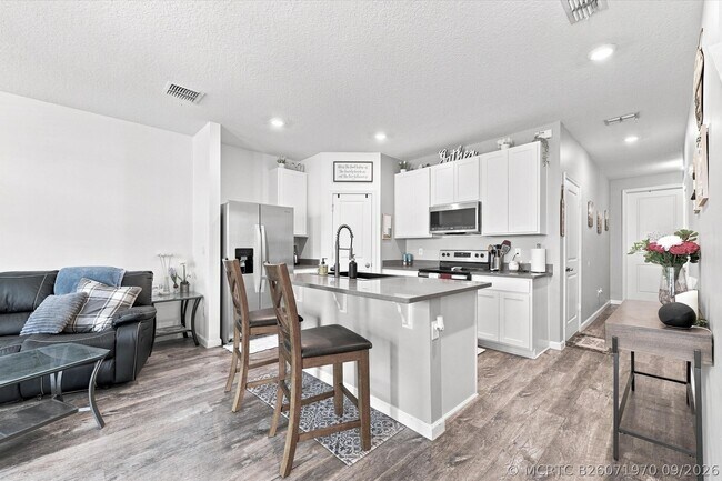 Foto del edificio - 6351 Sailpointe Ln