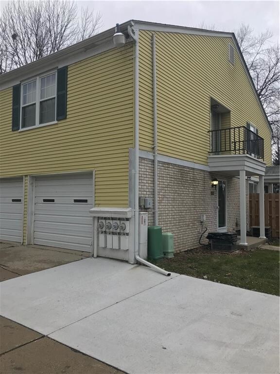 Building Photo - 24724 Meadow Creek Dr