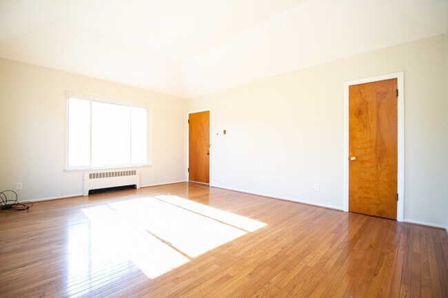 Foto del edificio - 2204 Kenwood Blvd