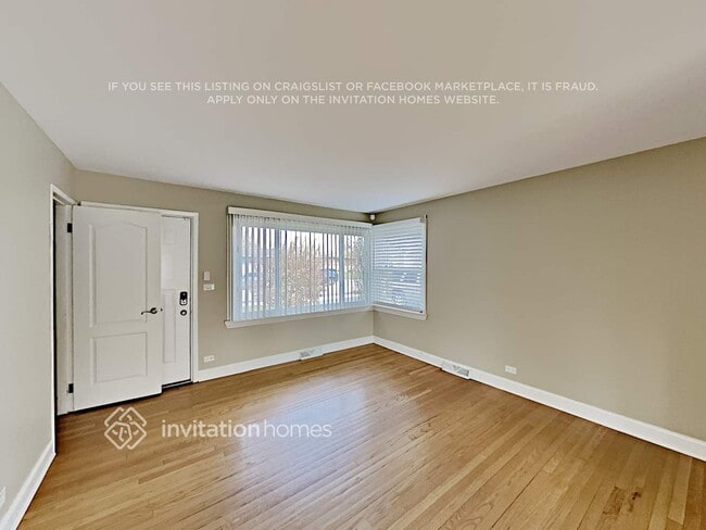 Building Photo - 253 E La Porte Dr
