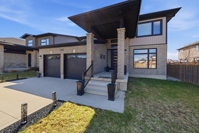 Building Photo - 1615 Sandridge Ln