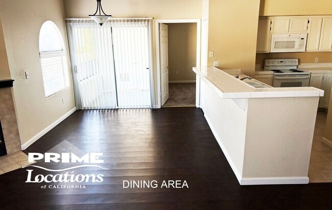 Building Photo - Spectacular Pacific Sunset condo