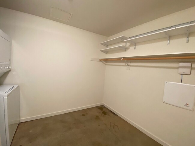 Walk-in Closet w/ Washer & Dryer - The Elliott Building