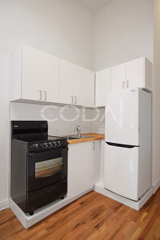 Foto del edificio - 140 Frost St