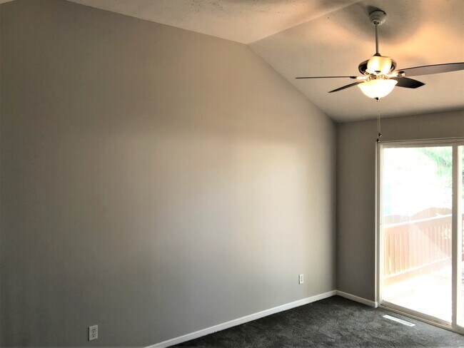 Foto del edificio - **Coming Soon** 8/1 Move in SW Omaha Charm...