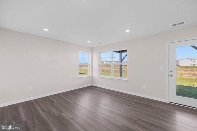 Building Photo - 569 Seeback Dr