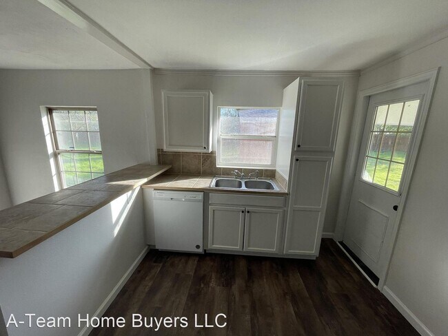 Building Photo - 3 br, 1 bath House - 212 Olive St