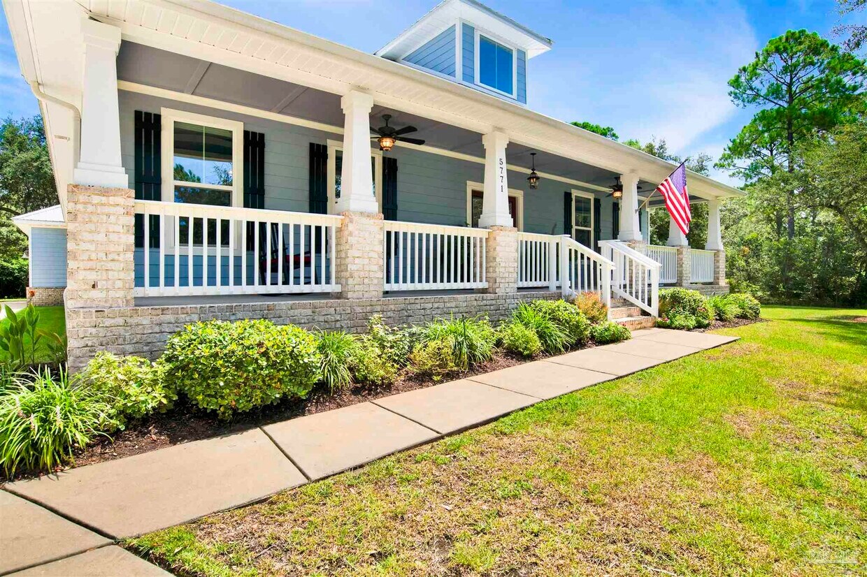 Foto principal - 5771 Red Cedar St