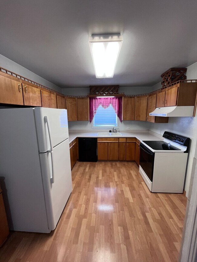 Foto del edificio - CUTE 2 BEDROOM HOME IN EAST SAC!!