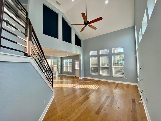 Building Photo - East Austin Elegance: 3BR Gem in Gated Com...