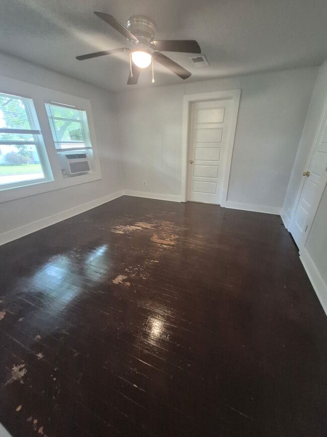 Building Photo - 204 Glover St