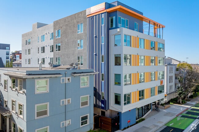 Building Photo - B28