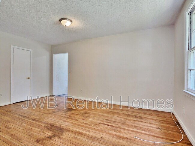 Building Photo - 8973 Van Buren Ave