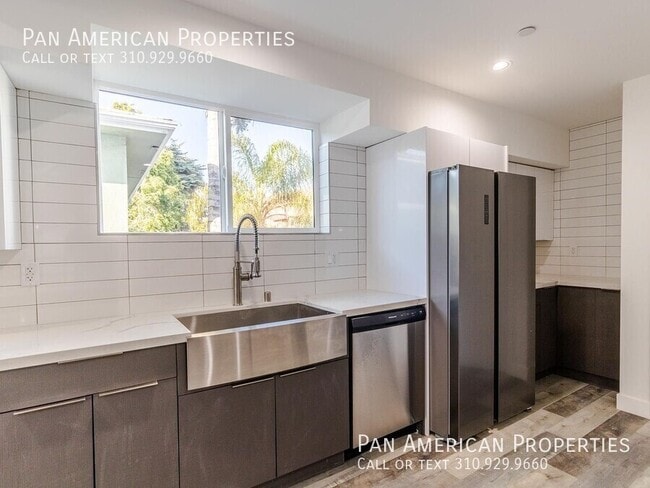 Building Photo - 1309 1/2 N Orange Dr.-